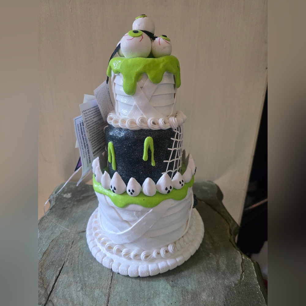 White and Green Halloween Cake Decoration - Picture 4 of 4